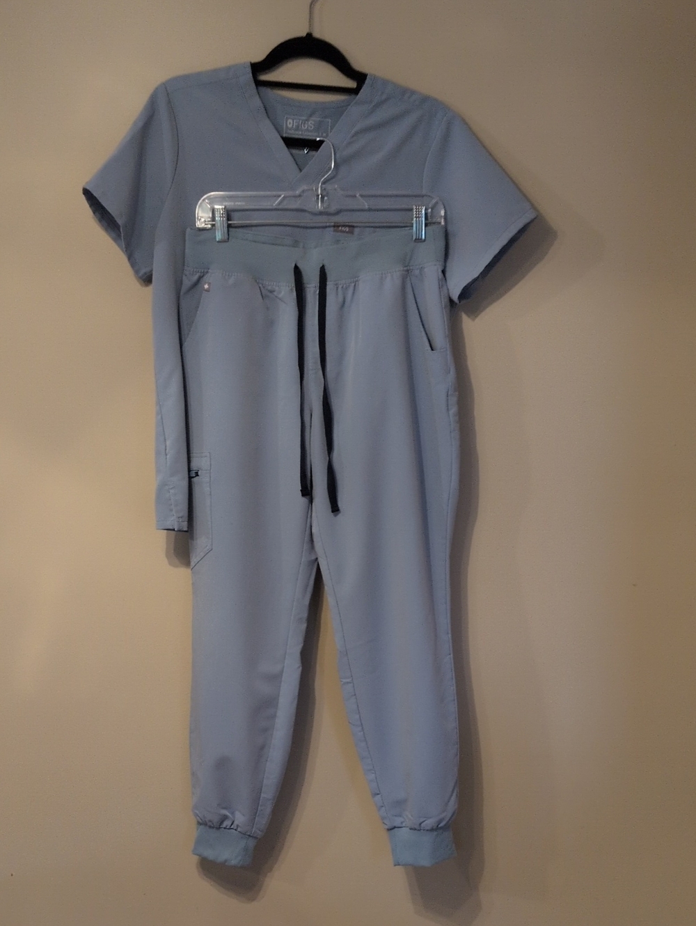 Figs Light Blue Scrub Set - Women's Top & Jogger Pants Size Medium